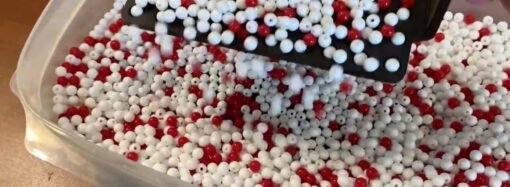 The Red Bead Experiment Still Matters — and Now It’s Online